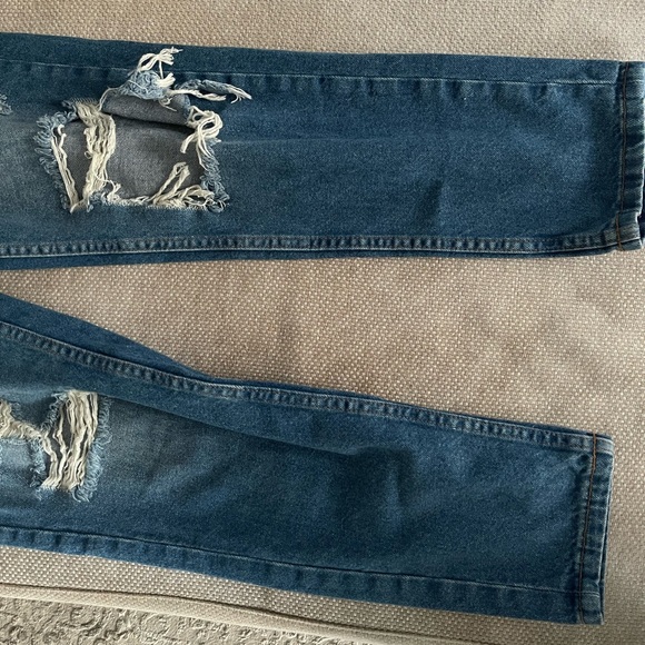 FASHION NOVA JEANS - Picture 3 of 4
